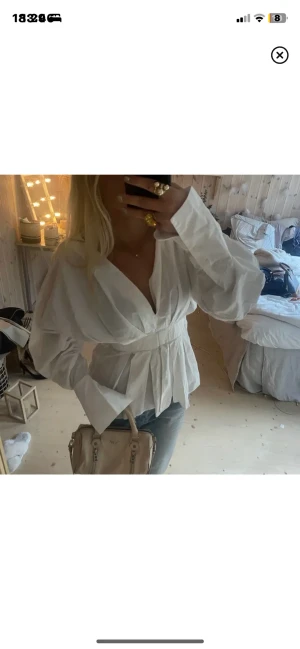 Blus - SUPER snygg blus!!
