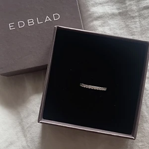 Edblad ring - Säljer min nästan oanvända glow ring från edblad. Bra skick rostar inte då den är i blank rostfri stål❤️