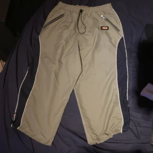 Diesel shorts - Långa diesel shorts. Storlek står inte men passar många storlekar beroende på hur man vill att dem ska sitta.