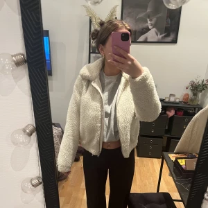 mysig fluffig jacka - mysig fluffig jacka💕