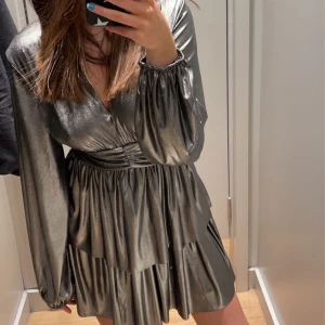 Perfekta klänningen för jul/nyår - Säljer nu min klänning jag hade förra året på nyår, då jag inte har någon användning av den längre 