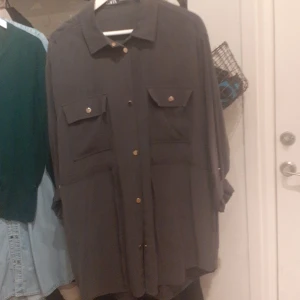 Skjort/jacka  - Snygg Skjort/jacka från zara använd 1ggr 