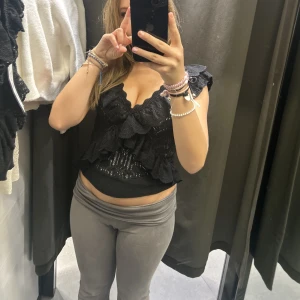 Zara topp - Säljer denna as snygga Zara toppen som jag bara använt en gång!