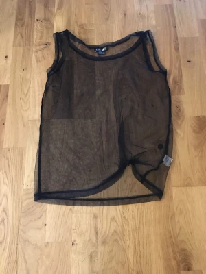 Svart glitter genomskinlig topp! - Säljer denna då jag har 2 av dem. Denna passar mig som har S/m. Super fin och passar yk2