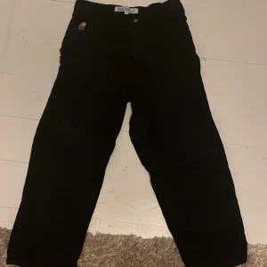 Big boys Manchester svart - Hej säljer nu mina big boys Manchester svarta dom är bara använda några gånger och är 10/10 skick. Perfekt passform och bra till vinterm