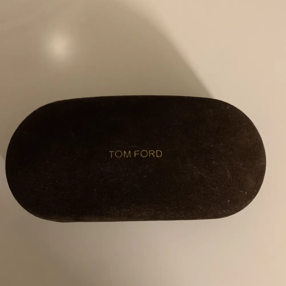 Solglasögon från Tom Ford i väldigt bra skick, som nya.  Nypris är 3600 kr.  Priset är prutat och klart.. Accessoarer.