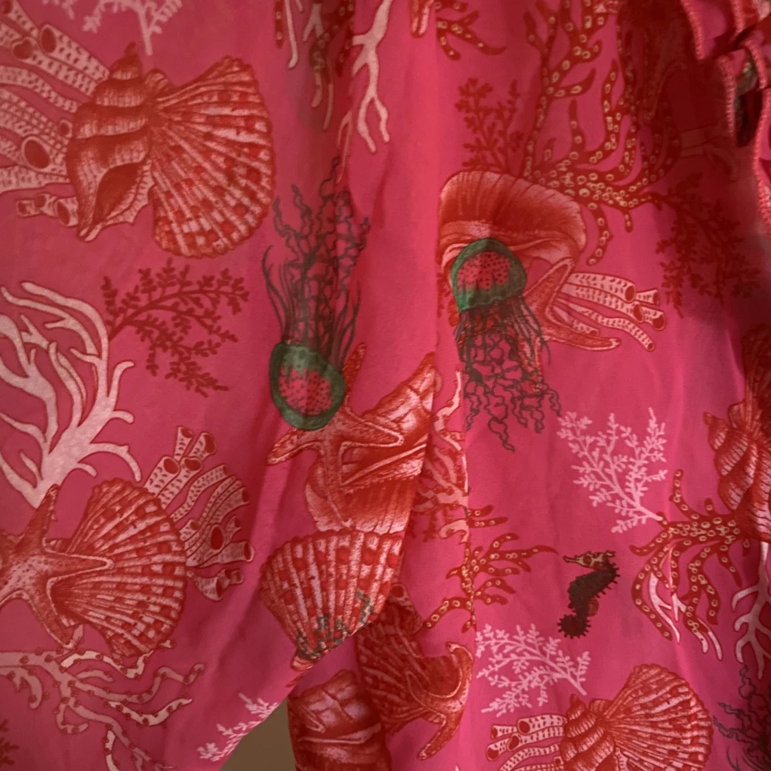 Mönstrad blus med havsmotiv  - 91