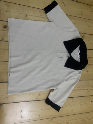 KortTröja helt ny!  - Korttröja som är helt ny, det är en del av ett sett men man kan köpa var för sig också, billigare om man köper hela outfiten!, men det är sist till kvar! 