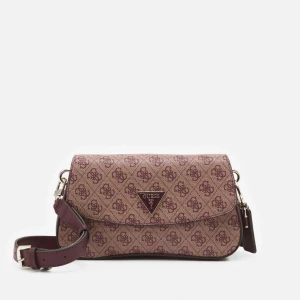 Guess - Cordelia Logo Flap Bag  - Handväska i färgen plum, har använts ett enstaka gånger, rymmer mycket och har flera fack inuti väskan. Dock har en av nyckelringarna ramlat av, men den är fortfarande lika fin. Dustbag följs med. Originalpris: 1295 kr från Zalando