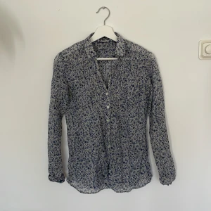 Skjorta  - Skjorta/blus med blommor 