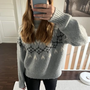 Stickad tröja - Superskön blå stickad tröja, säljer för 50kr +frakt 