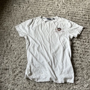 Gant t Shit - Vit gant t shit skicket 9/10 