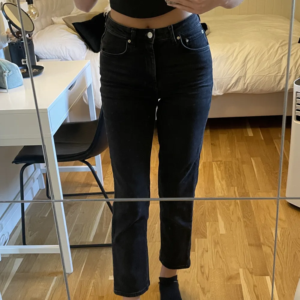 Svarta mom jeans.. Jeans & Byxor.