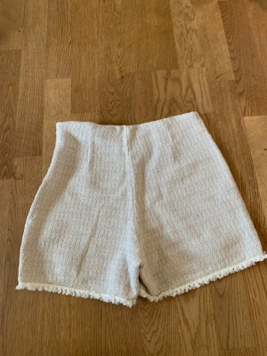 Shorts - Söta shorts i tweed material