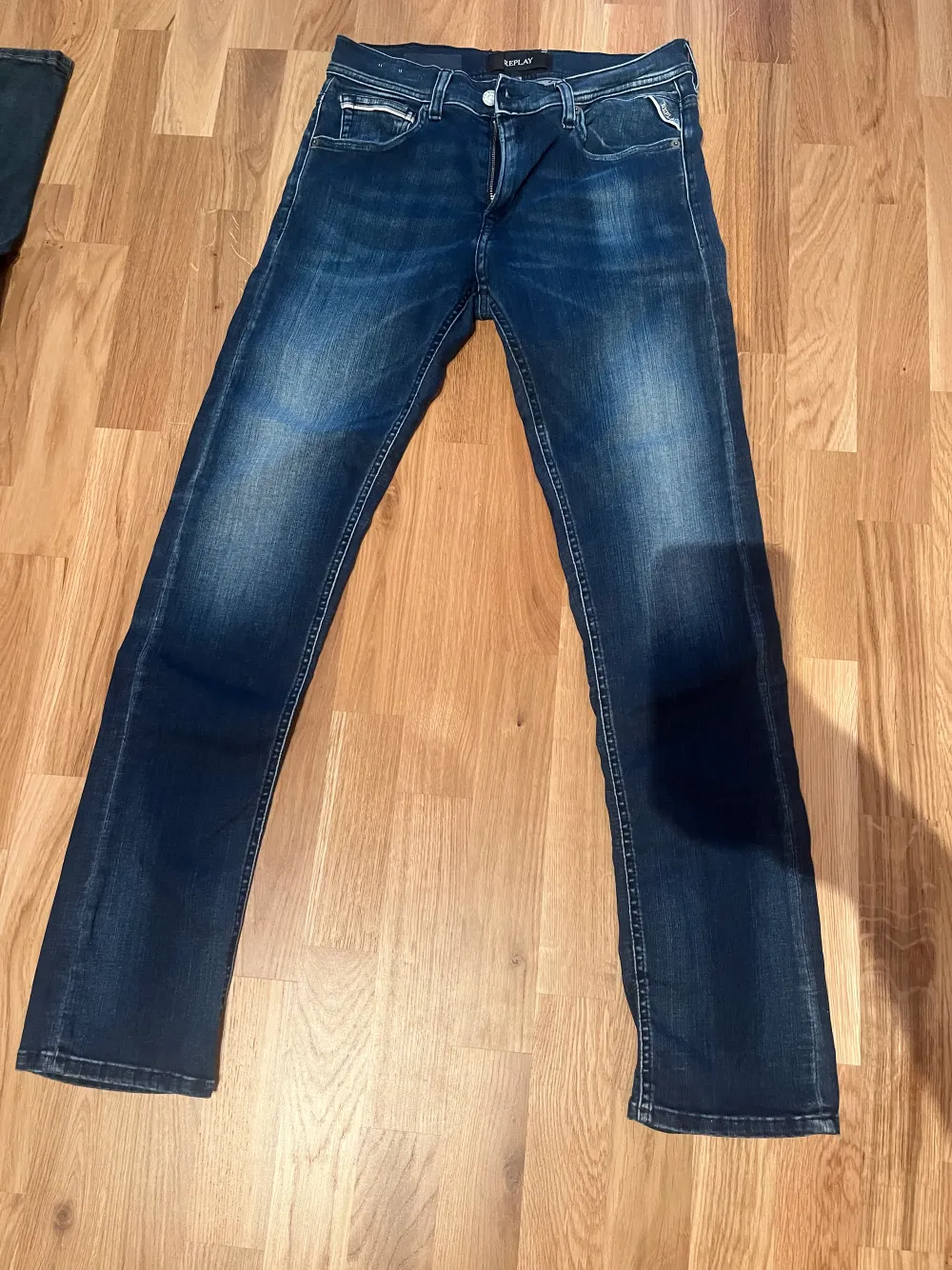 Fina Replay jeans nästan nya använda 1-2 gånger, pris kan diskuteras . Jeans & Byxor.