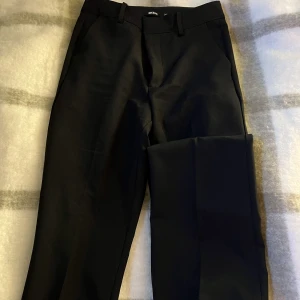 Kostymbyxor - Jättefina kostymbyxor från bikbok, säljer dom då de är för små men jätte bra skick!
