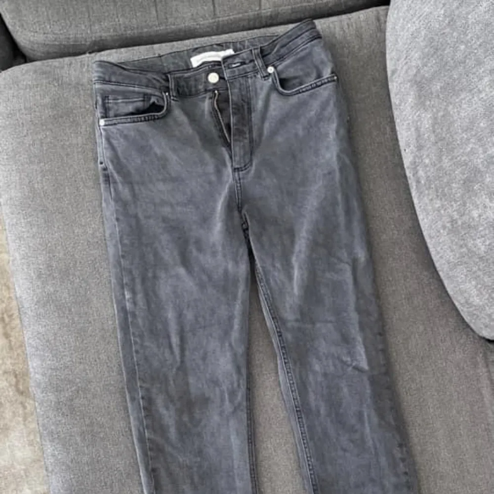 Säljer ett par jeans från Carin Wester i storlek 38. Fint skick! . Jeans & Byxor.