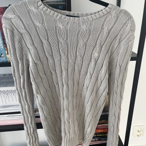 Ralph lauren tröja stickad - Så snygg tröja! Den är endast andvänd 1-2 ggr så bra skick.
