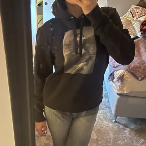 The Cool Elephant Hoddie - Jättefin The cool elephant hoddie i stl XS men passa mig som bär S. Inte använd jättemycket så den är i bra skick💗 Säljer för 300+frakt men priset går att diskuteras💕