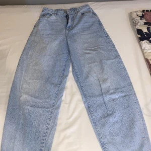 Jeans från GinaTricot  - Inga defekter +passar till S