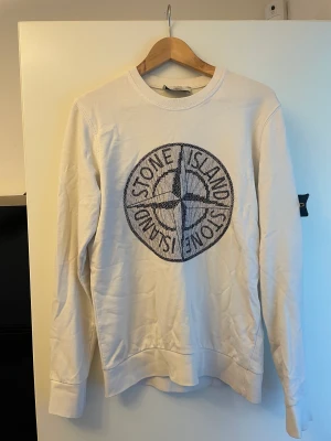 Stone island tröja  - Använd en gång 10/10 skick   Pris går att diskutera  Köparen står för frakt! 