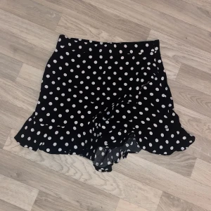 Shorts från Zara - Aldrig använda. 100kr + frakt