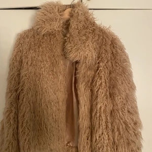 Jacka  - En rosa NA-KD jacka, superfin o gullig, helt oanvänd, nypris 850 kr