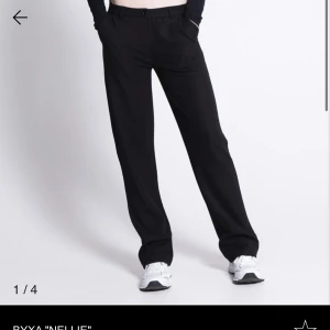 Kostymbyxor  - Jätte fina kostymbyxor från lager 157 som är i nyskick, använda 2 gånger, inga defekter eller skador! Kom med prisförslag