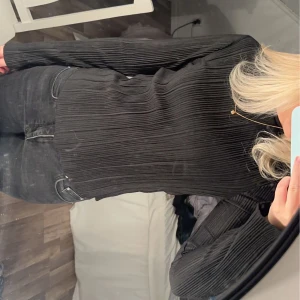 Topp - Svart topp från bikbok. Så fin till fest och vardags😍