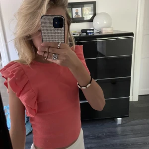 Volang tröja - Säljer denna fina volang linnet från zara💞 nypris: 119 