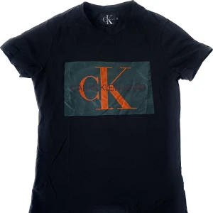 Calvin Klein t-shirt - T-shirt i nyskick ifrån Calvin Klein, strl m men