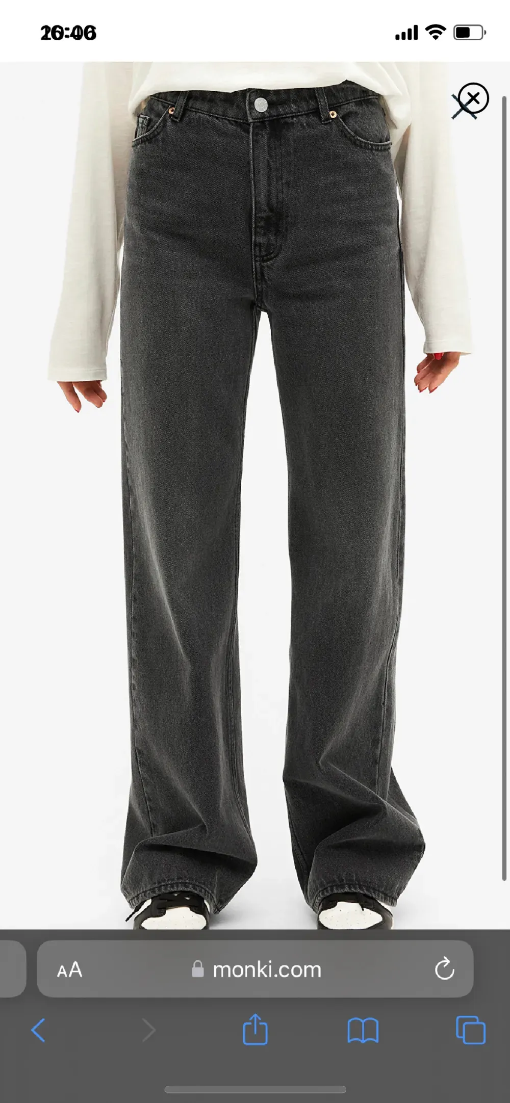 Superfina Monki jeans i fint skick, står storlek 29, men skulle nog passa en 38 i vanlig storlek. Jeans & Byxor.