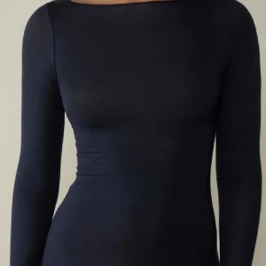 Mörkblå intimissimi tröja - Superfin tröja från intimissimi, liten defekt💗annars fint skick