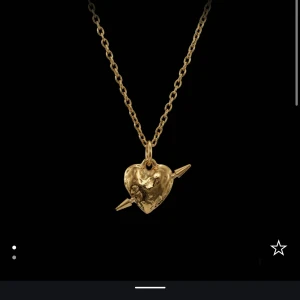 Maria Nilsdotter Halsband  - lägger ut detta slutålda MariaNilsdotter halsband i guld igen, då jag vill se vilka som är intresserad, är ej fast vid priset vill bara få det sålt då de aldrig används! längd 40