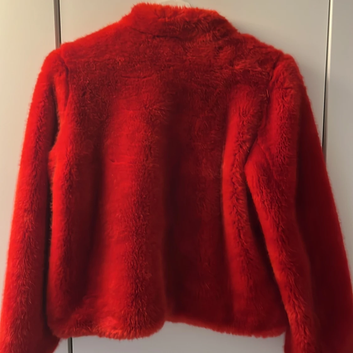 Röd pälsjacka från zara  - 91