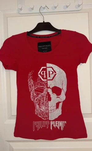 Philipp plein t shirt - En T-shirt från Philipp plein i storlek s 