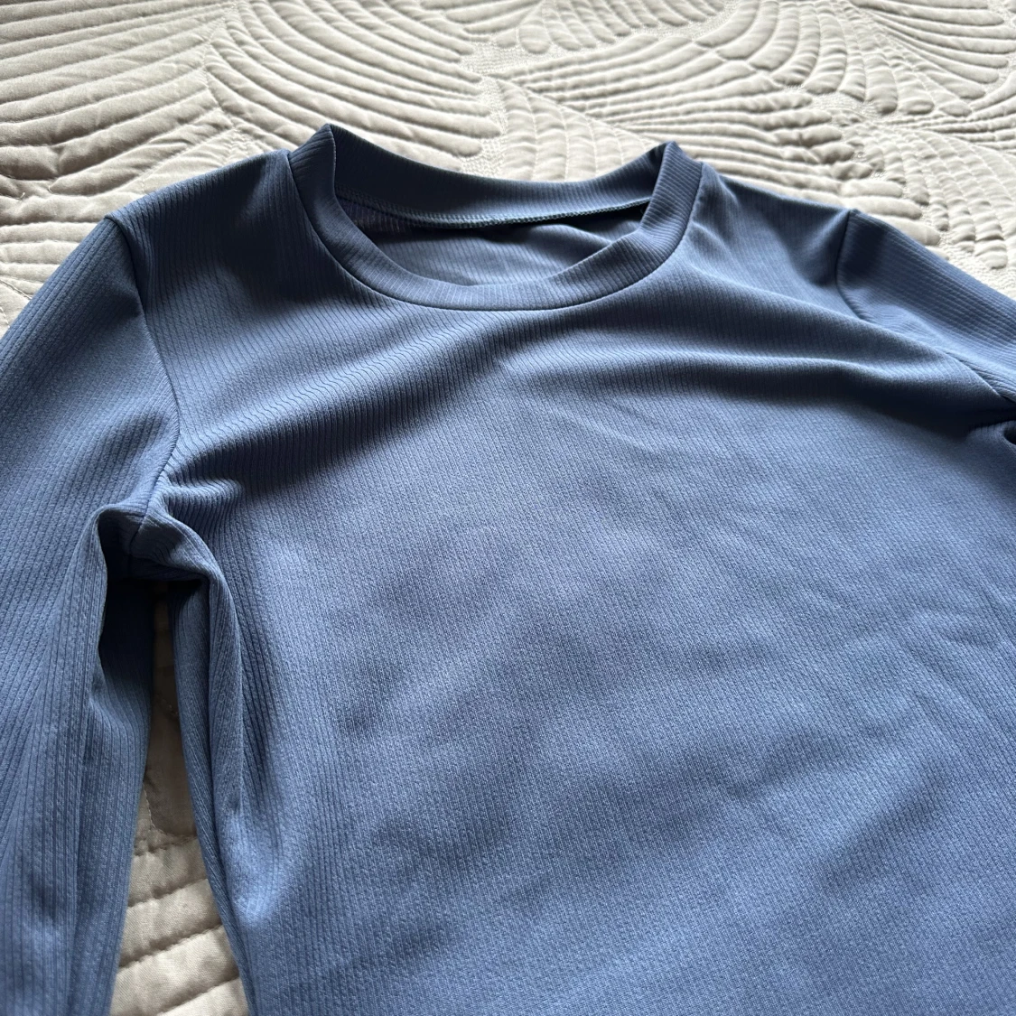 Blå långärmad med slits  - 90