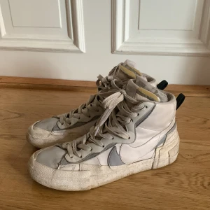 Nike sacai Blazer - En väl använd sko. Kostar ca 4000 kr ny. Saknar låda men skorna är garanterat äkta.