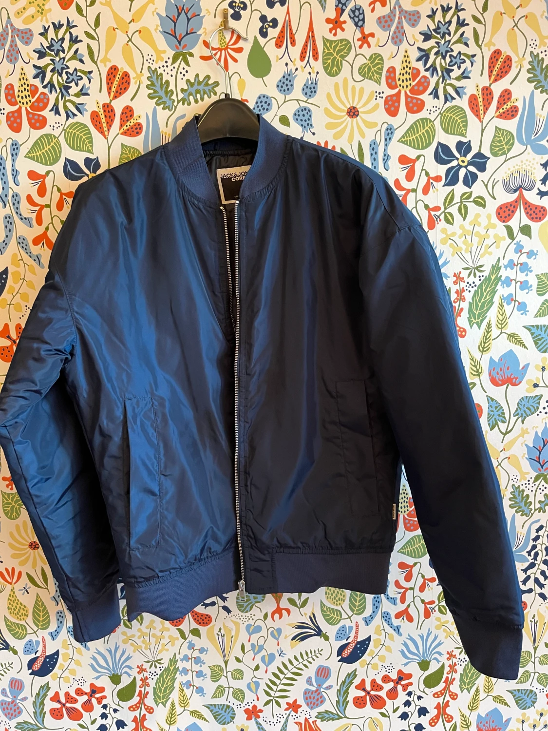 Mörkblå/marin bomberjacka storlek S Jack & Jones