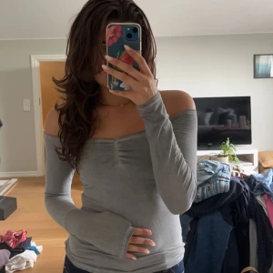 Grå långärmad  - Säljer denna så snygga tröja. Bra skick😊