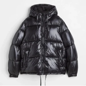 Hm pufferjacka - Säljer min pufferjacka från hm då den inte kom till användning ❤️