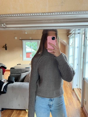 Stickad polotröja  - Snygg tröja från hm, färgen syns med rättvis på sista bilden 