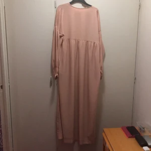 abaya - Perfekt matrial! För stor för mig, så jag säljer ! :)