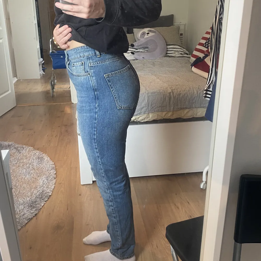 Super sköna och fina jeans från Nelly! . Jeans & Byxor.