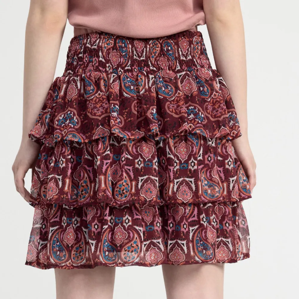 Säljer min jättefina kjol från Lindex pga att den kommer inte till användning längre! Använd ett fåtal gånger. Kjolar.