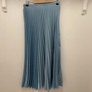 Kjol - Sååå fin plisserad kjol! 