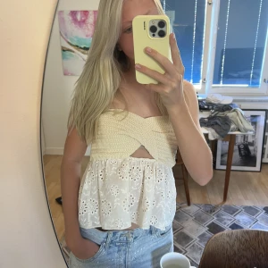 Zara topp - Köpt förra sommaren men aldrig använd! Superfin verkligen💗