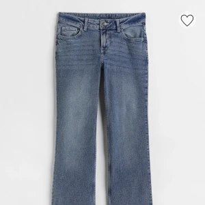 Lågmidjade jeans - Lågmidjade jeans från hm i storlek 40 Midjemåttet är 80cm med stretch och innerbenslängden är 80cm