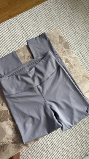 Doyoueven tights - Oanvända Doyoueven tights i en grå färg🩶