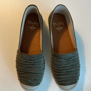 Duffy skor nyskick - Olivgröna skor stl 40